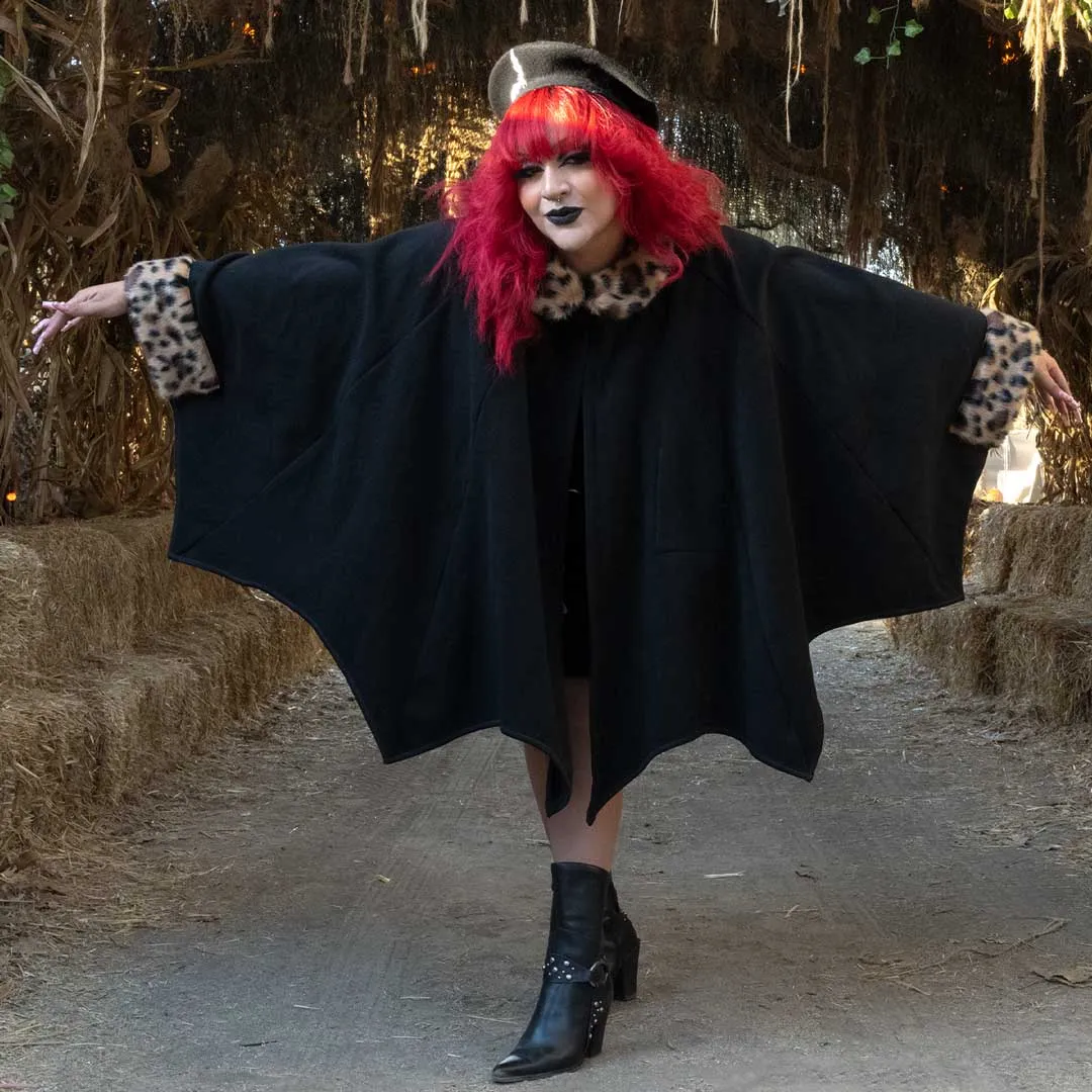Glamour Ghoul Web Cape Leo Fur