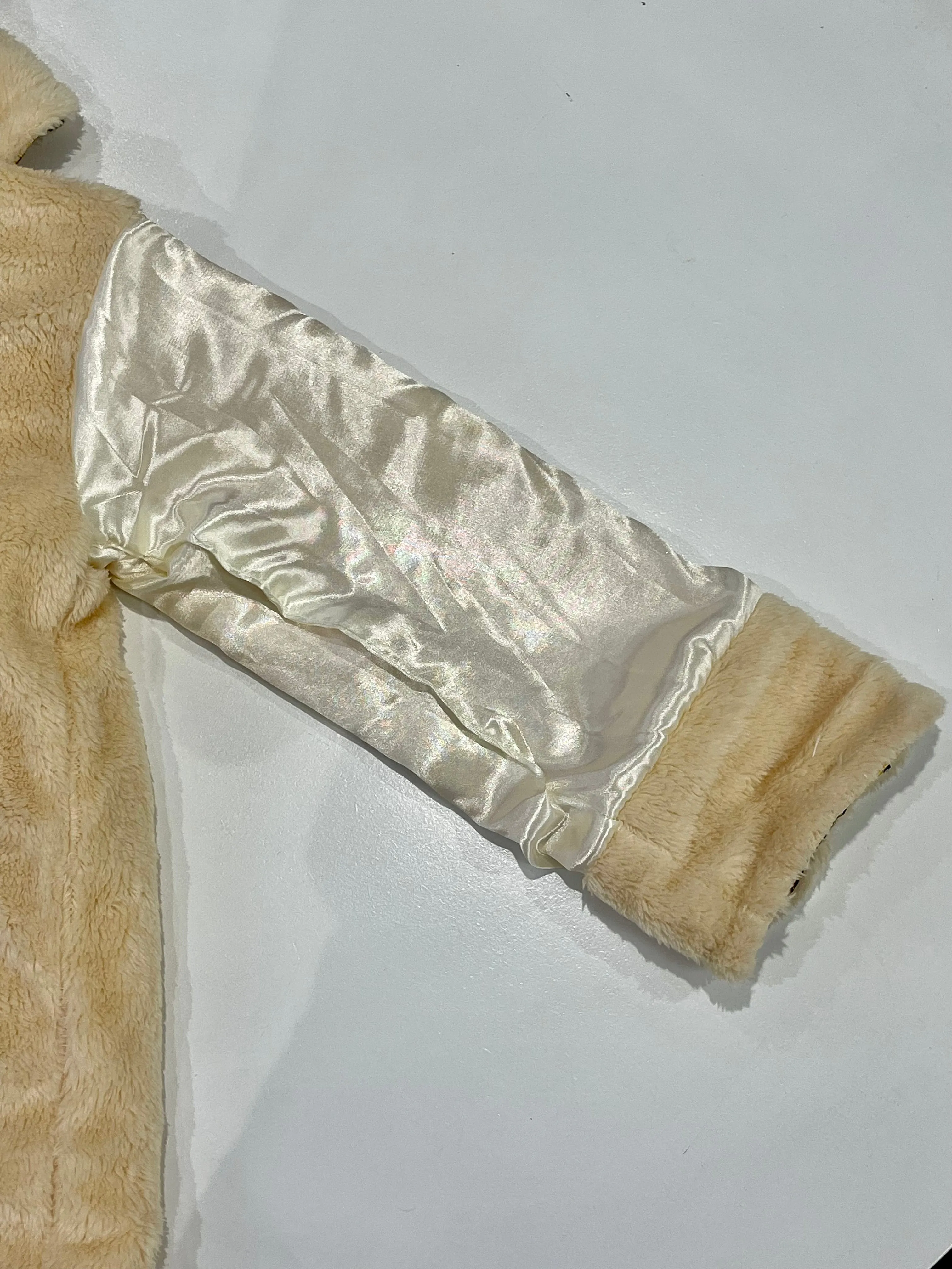 Short Collar Praying Hands Embroidery Handmade Cotten Night Robe