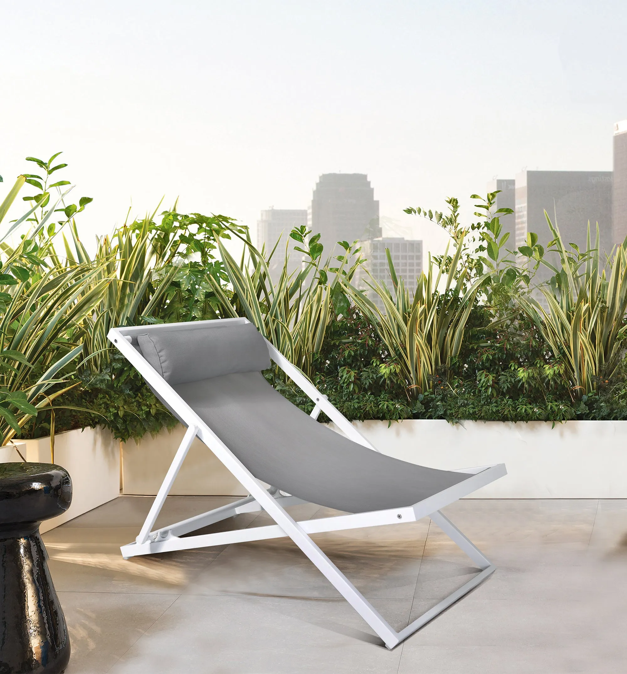 Wave Outdoor Lounge Chair